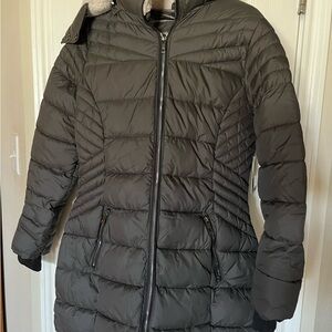 MWT Size L Elan Black Quilted Puffer Jacket with Detachable Sherpa Lined Hood